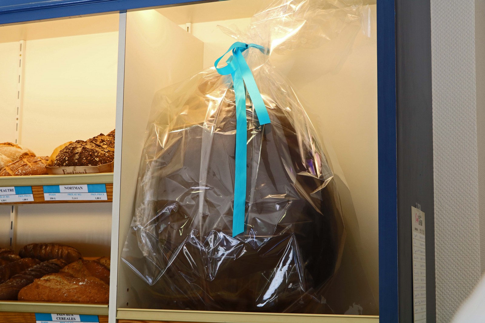 Lot : 150 kg de chocolat pour un œuf de Pâques géant à découvrir