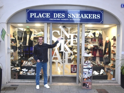 ‘PLACE DES SNEAKERS’, le magasin qui chausse et habille toute la famille !