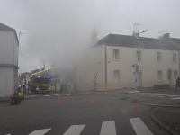 Un feu dans une réserve de bois au Creusot enfume le quartier 