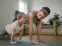 Le Hatha Yoga Club lance ses ateliers de yoga adultes-enfants pour les 5-10 ans