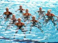 JO PARIS - L'équipe canadienne de natation artistique s'entraîne à Montceau les Mines 