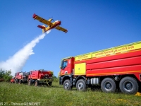 Les sapeurs-pompiers réalisent un exercice avec un Canadair