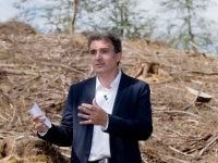 Candidat à la primaire de l'écologie, Éric Piolle a choisi le Morvan pour présenter ses propositions sur la forêt