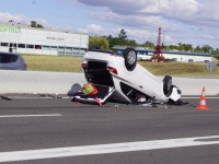  Voiture en mauvaise posture  sur la RCEA