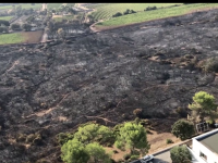 Avec une vue d'hélico, regardez les kilomètres de dévastation laissés par l'incendie dans le massif des Maures