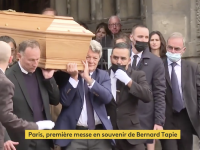 Vive émotion aux obsèques de Bernard Tapie à la sortie de l'église