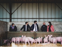 «La Ferme d’Étaules en Côte-d’Or est un exemple formidable de ce que nos agriculteurs sont capables d'accomplir», salue Emmanuel Macron