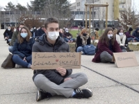 «On meurt d’angoisse et le gouvernement ne fait rien», s’indignent les étudiants