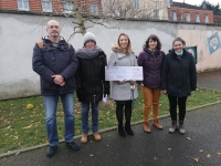 Les Amis de l'école des Charreaux remettent 3000 euros à la coopérative scolaire 