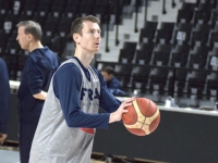 L’équipe de France de basket  prend ses marques au palais des sports de Dijon