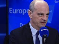 « Tous les adultes à l'école porteront un masque », précise Jean-Michel Blanquer. Donc même les enseignants de maternelle..