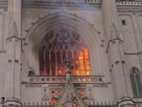 Violent incendie à la Cathédrale de Nantes ce samedi matin 