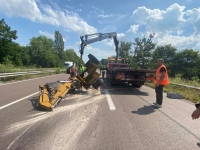 Un engin de chantier se retourne sur la RCEA au niveau de Montceau les Mines 