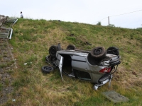 Un sacré vol plané pour une voiture folle 