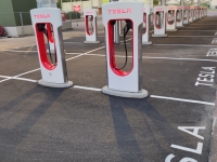 Les superchargeurs de Tesla débarquent en force à Chalon sur Saône 