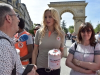 A Dijon, Adriana Karembeu a lancé avec succès la quête de la Croix-Rouge