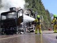 Un camion détruit par le feu du côté de Curgy