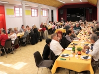 Ambiance et convivialité lors du repas grenouilles de l'Amicale des Charreaux