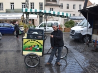 Sur le marché, place de l’Hôtel de Ville, ayez le geste solidaire avec l’association  « la Soupe Populaire » 