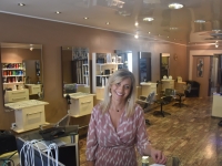 Nouveau commerce : « Vanessa de mèche avec vous », le salon de coiffure mixte où votre visage et votre coiffure sont mis en valeur par une coiffeuse professionnelle ! 