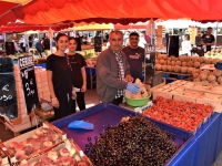 Marchés de Chalon-sur-Saône : que diriez-vous d’un été fruité à souhait grâce à « Ylmaz Primeur» ? 