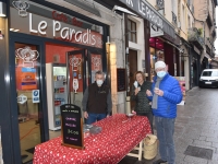 Vous saviez que quand on arrive au ‘Paradis’, ils vous proposent du café du thé ou un verre de vin chaud ? 