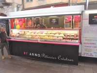 Pour les fêtes de fin d’année, succombez aux macarons, confiseries et bûches de Noël de chez « By Arno »