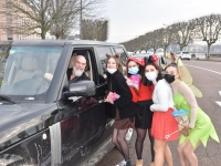 En cette période morose, les jeunes apportent un peu de gaieté dans les rues lors des 100 jours du BAC 