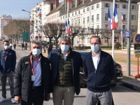 Gilles Platret, Bernard Thevenet et Christian Prudhomme, le trio présent, au départ de cette 4ème étape du Paris-Nice, édition 2021   