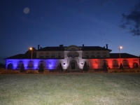 La photo du lendemain : la Mairie de Châtenoy le Royal fête le 14 juillet