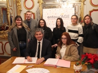 Signature mercredi à la mairie de la Charte «Lutte contre l'isolement» par des élèves du lycée Saint-Charles