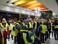 Une centaine de Gilets Jaunes ont envahi Carrefour Chalon Sud 