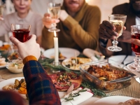 Pour 8 Français sur 10, le vin est un incontournable des fêtes de Noël  