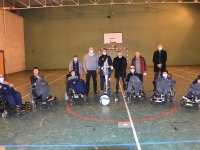 Remise de lève-personnes, de sweat-shirts et de ballons pour la section foot-fauteuil  de l’Académie du foot