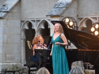 Les soeurs Ingrid et Julie Perruche enchantent le Cloître Saint Vincent  