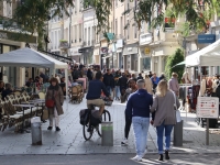 Il y avait affluence ce matin dans la rue piétonne à l’occasion de la Braderie des Commerçants