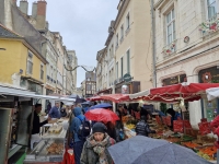 Attention en raison de Noël, le marché du mercredi de la Place de l’Hôtel de Ville est avancé au mardi 24 décembre 