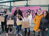 Des parents d'élèves mobilisés contre la fermeture d'une classe de maternelle à l'école des Charreaux