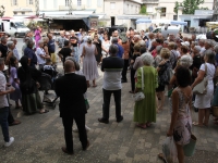 Vive émotion lors du rassemblement en hommage à Nu'man Toprakoğlu sur le marché de Chalon-sur-Saône