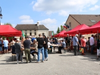 Fontaines, son traditionnel marché italien organisé par Fontaines Echanges a attiré de nombreux visiteurs dimanche matin 2 juillet.