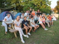 Les enfants du centre de loisirs "l’Escale" de Saint Rémy ont passé une "nuit sous la tente" pour clore les vacances.