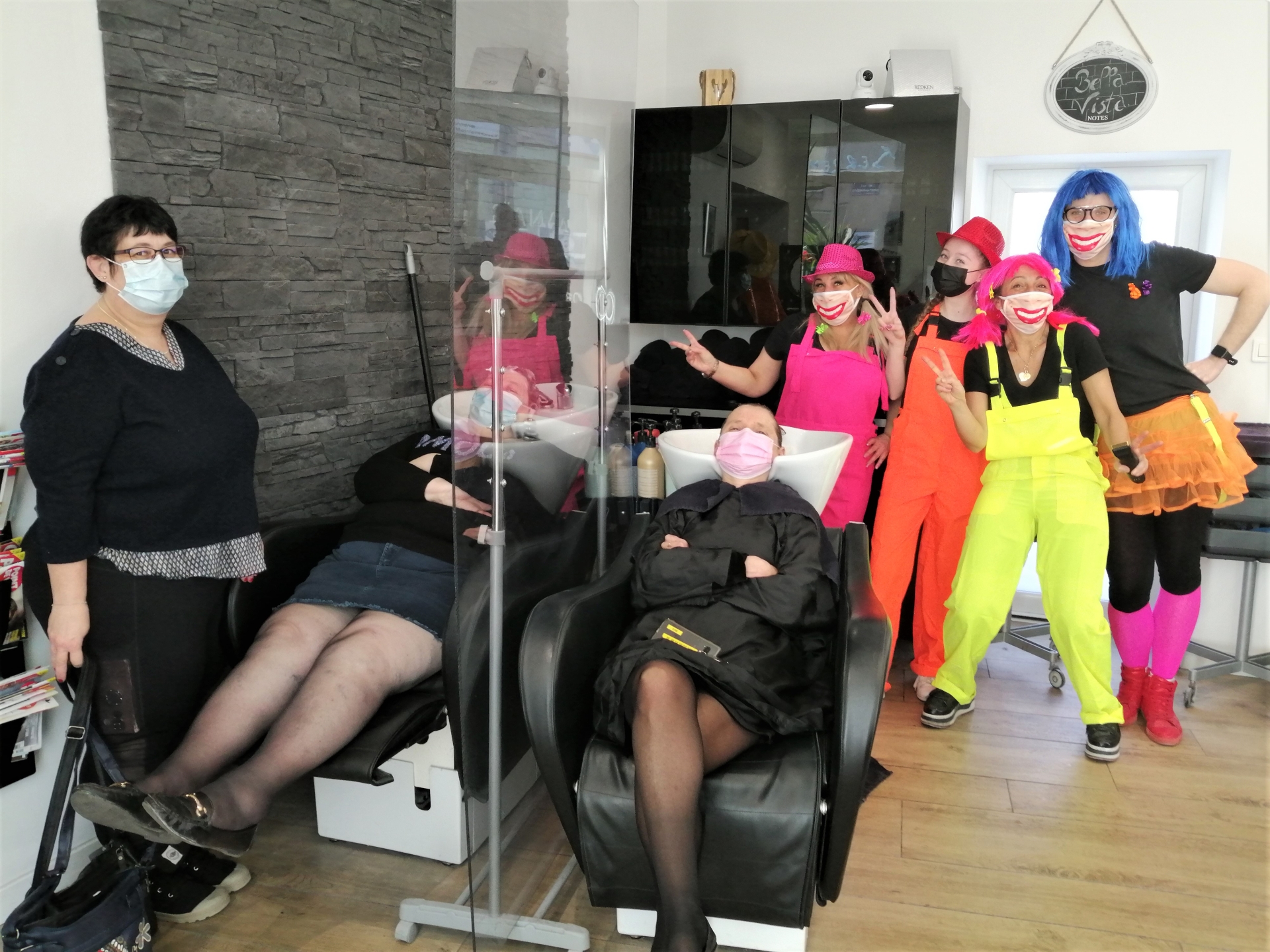 The hairdresser Anaïs and her team have not lost the spirit of Carnival…