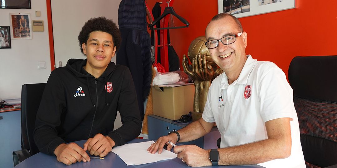 ELAN CHALON - Un Premier Contrat "pro" Pour Le Jeune Kyshawn George ...