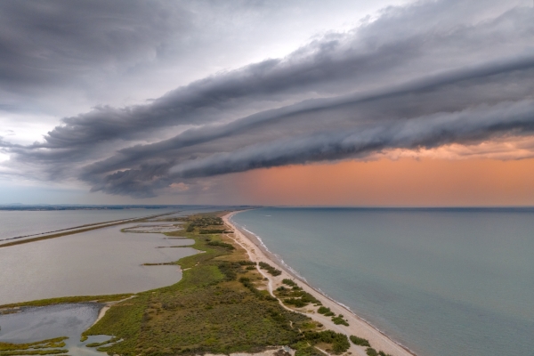 Splendide ciel d'orage sur le bassin de Thau 