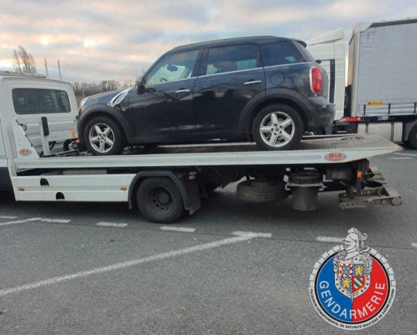 Au volant de sa Mini One sur l'A6, la jeune Parisienne est repartie en train