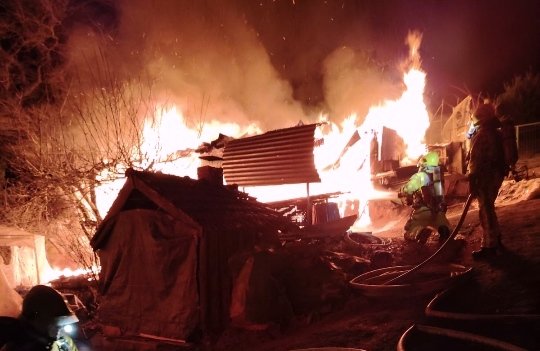 Un garage détruit par les flammes à Saint Sernin du Bois