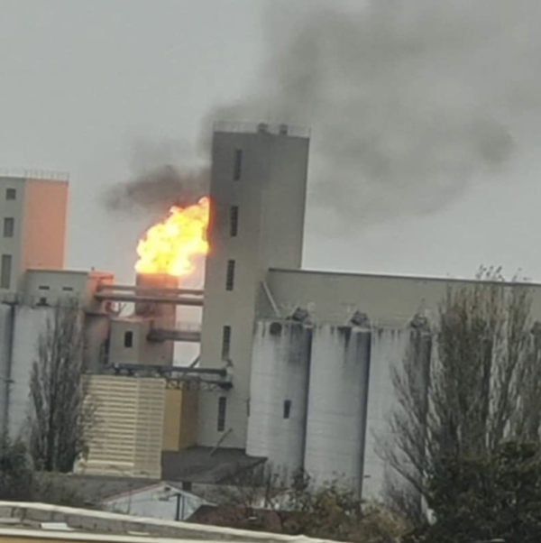 Violent incendie d'un silo à grains à Beaune 