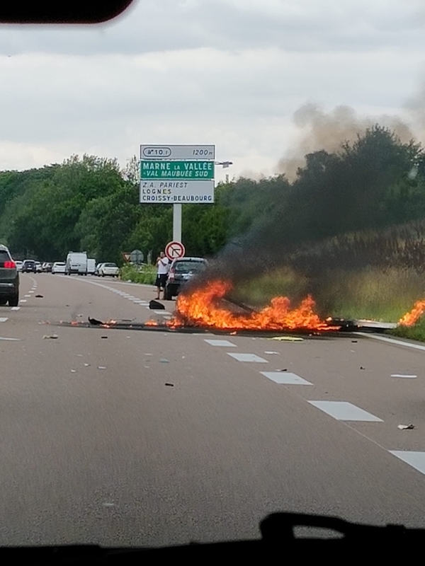 Un avion de tourisme s'écrase sur l'Autoroute A4 ... 3 morts 