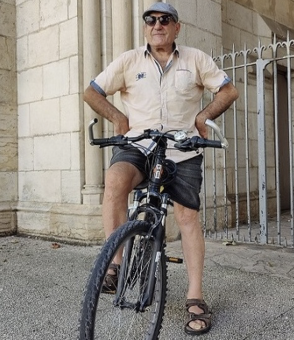 A Chalon,  un nouveau vélo pour lutter contre l’isolement de Bernard, 75 ans