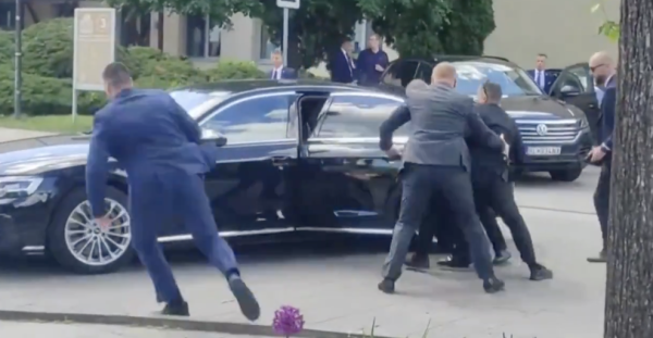 Le premier ministre slovaque Robert Fico blessé par balle et hospitalisé